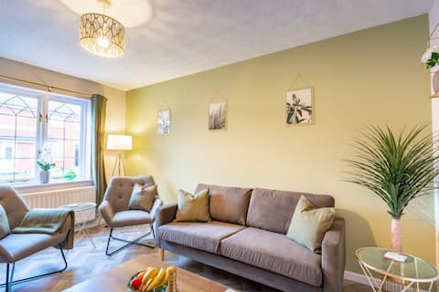 Successful Airbnb property: 2BR Home w/ Free Parking | Close to M1 & Tram Stop in Basford