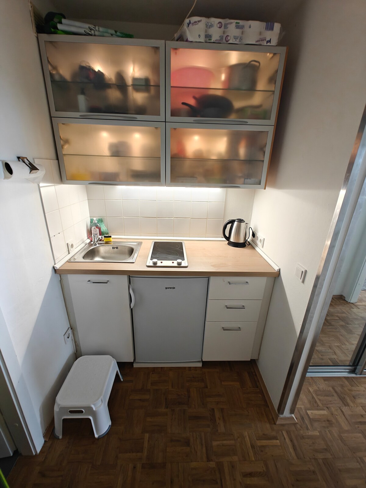 Top performing Airbnb: 1BR Highrise apartment with balcony in Zollstock