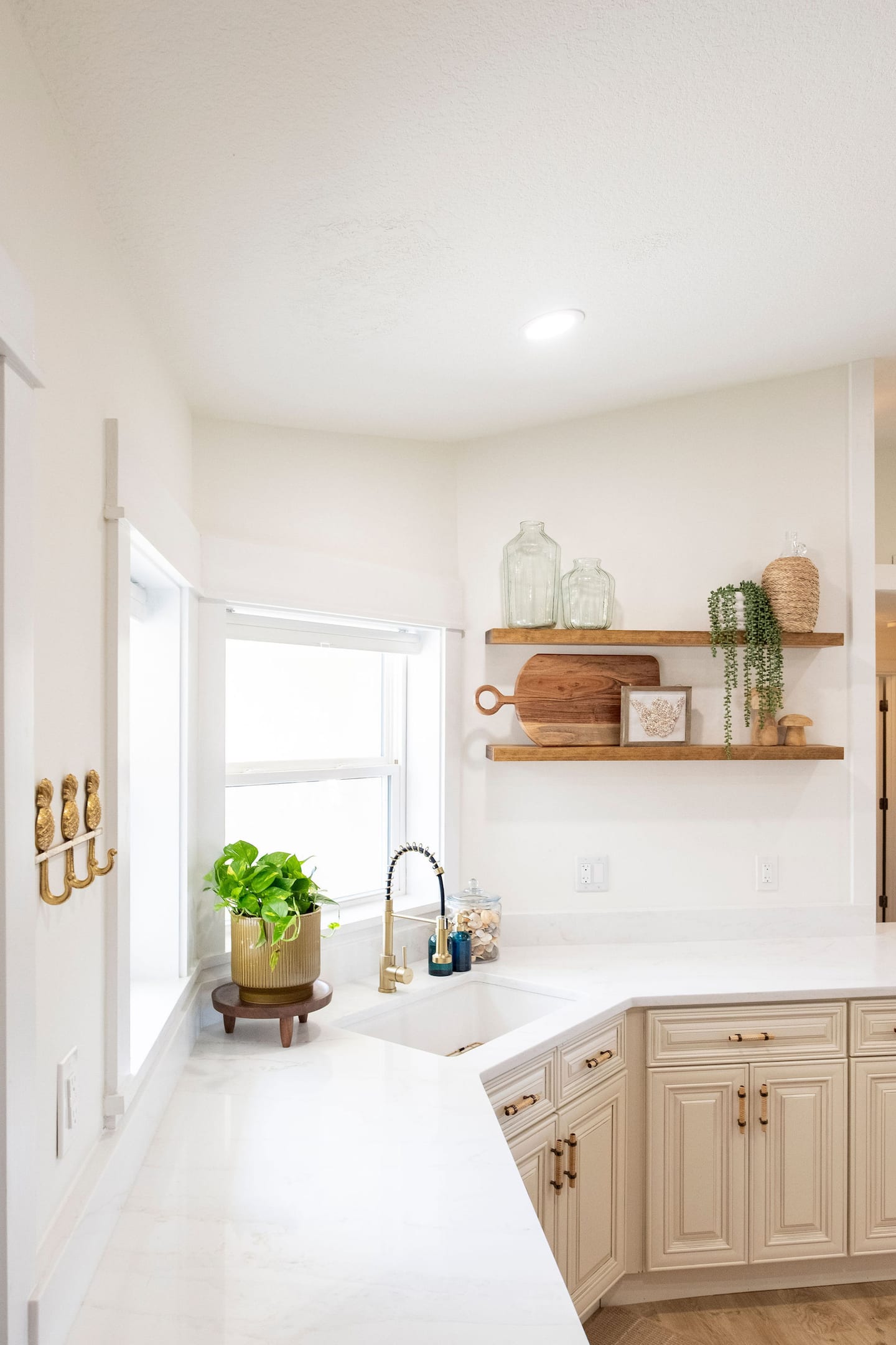 Fully equipped kitchen, Luxury Beach Haven, Palm Coast, Florida