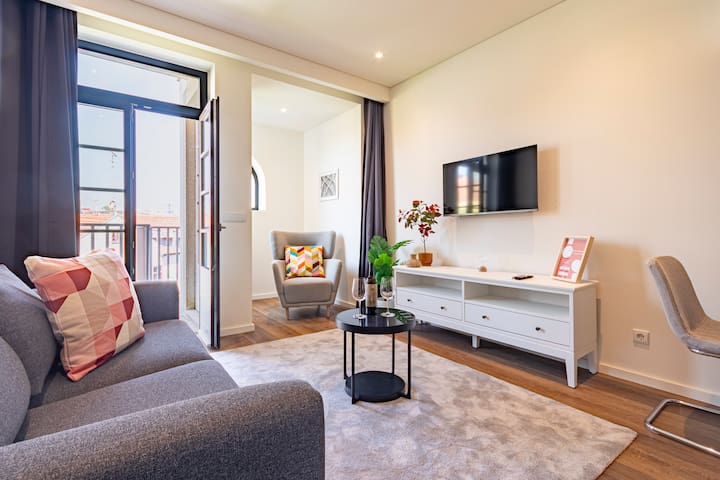 Porto Old Town – 2Bed 2Bath Apt!