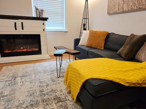 Successful Airbnb property: Bee Our Guest•Cozy•Tiny Home•Bass Pond•Chiminea in Denison