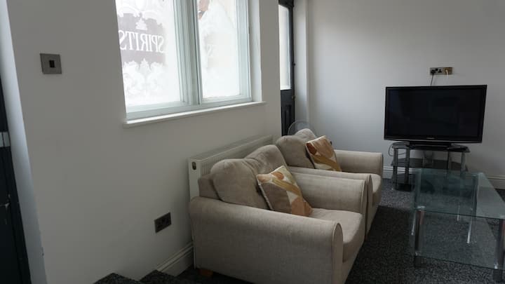Comfy 4 Bedroom Home W/ Kitchen - Sittingbourne