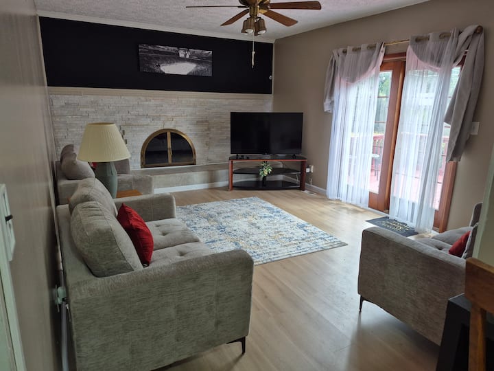 Family And Friends Luxury Comfort - Sterling Heights, MI