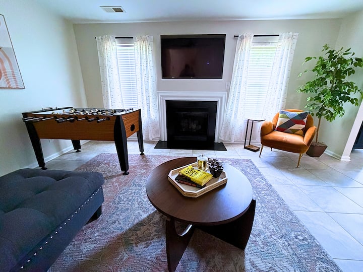 Work & Family Stay | Minutes From Uncc & Uptown - Charlotte, NC