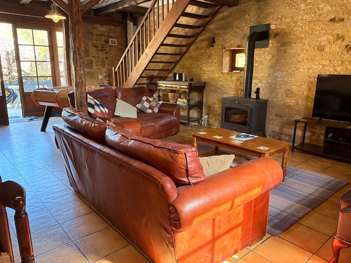 Spacious Stone Gîte - Games Room, Pool, Bbq - France
