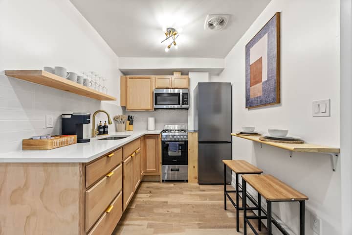 Manhattan Group Stay | Private Yard + Theater Room - Soundview - Bronx NY