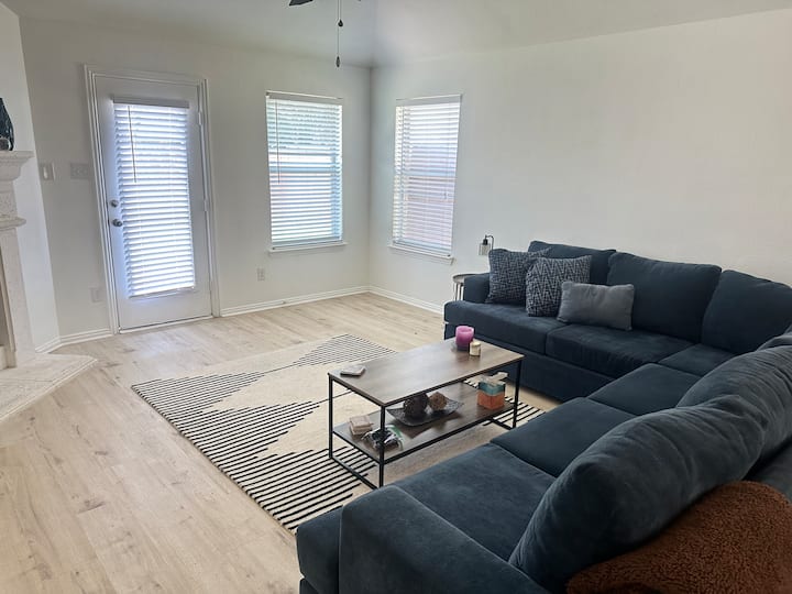 Spacious 4br Home In Little Elm/frisco - Little Elm, TX