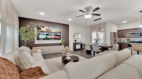 Top performing Airbnb: Spacious Modern Retreat in Buckner Terrace