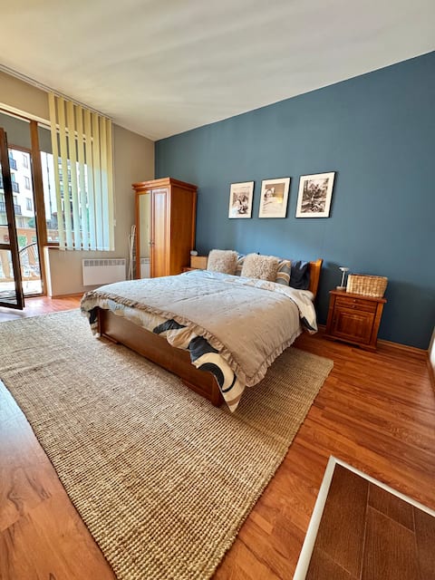 Extra Large Designer Family Apartment Pamporovo