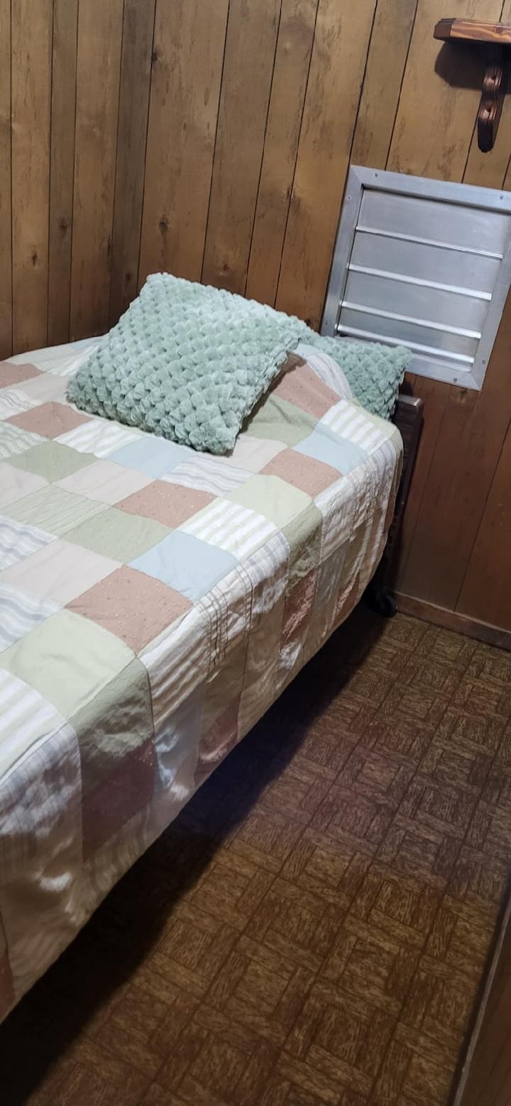 საძინებელი 4