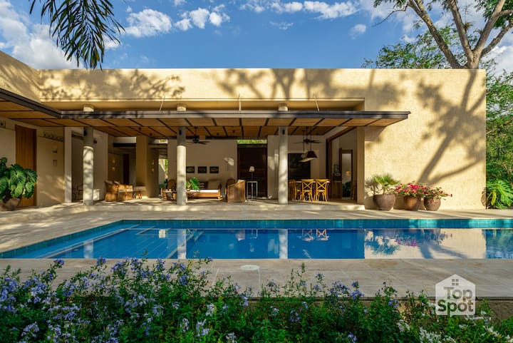 Spectacular TopSpot® 10 minutes from Villeta