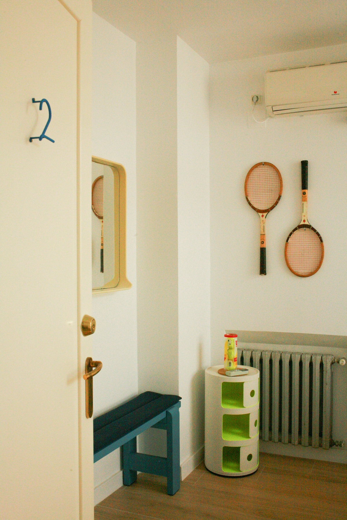 Room 2 - "Australian Open" 2 Twin Size Beds (105 X 190 cm) 

This room is equipped with ceiling fans, AC, and heating as well as blackout curtains for total privacy/light control. 

There are tennis courts 8 min away if you are interested in playing.