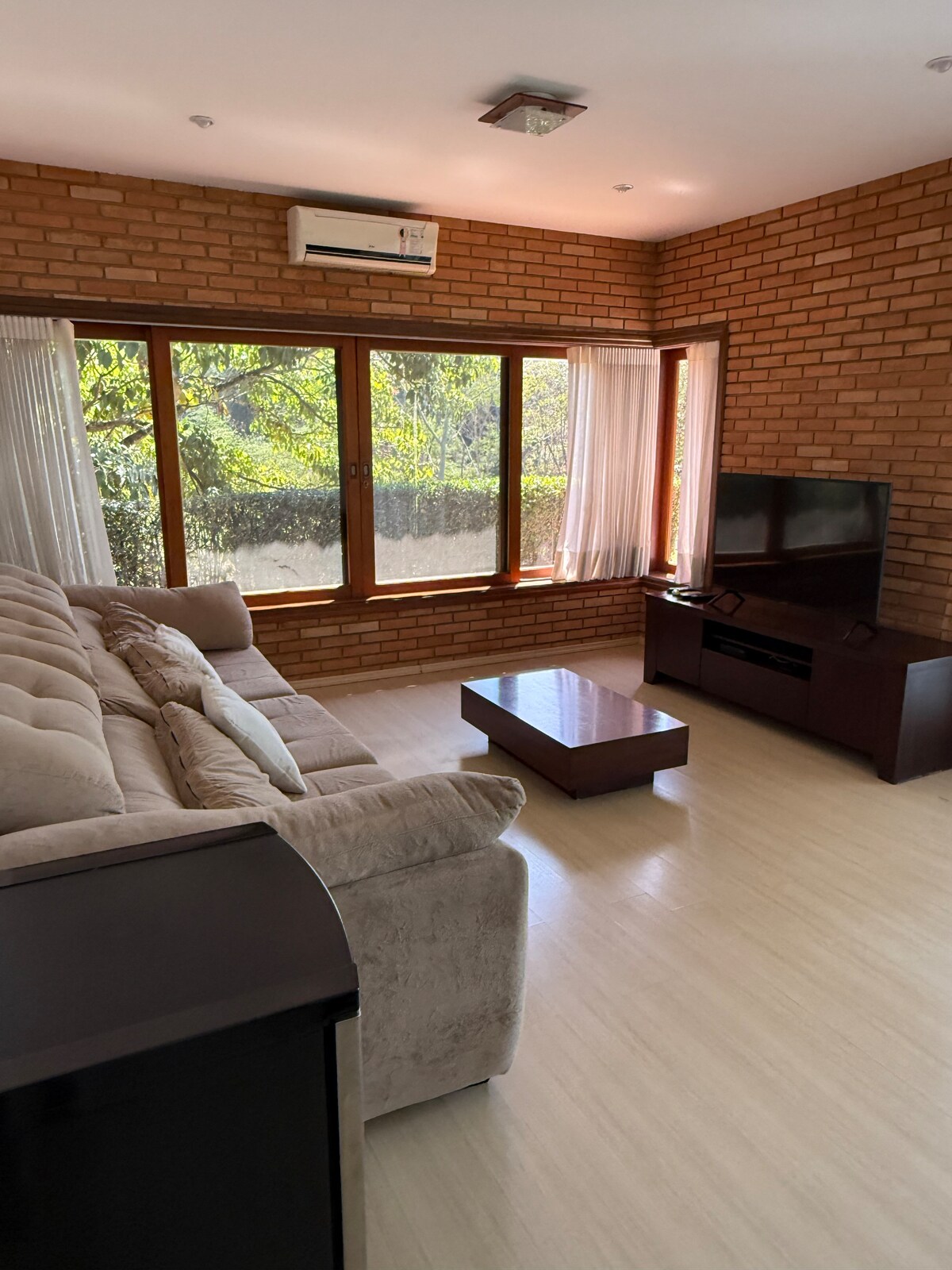 Airbnb em destaque: House with a swimming pool and beautiful view | Luxury condominium em Salto