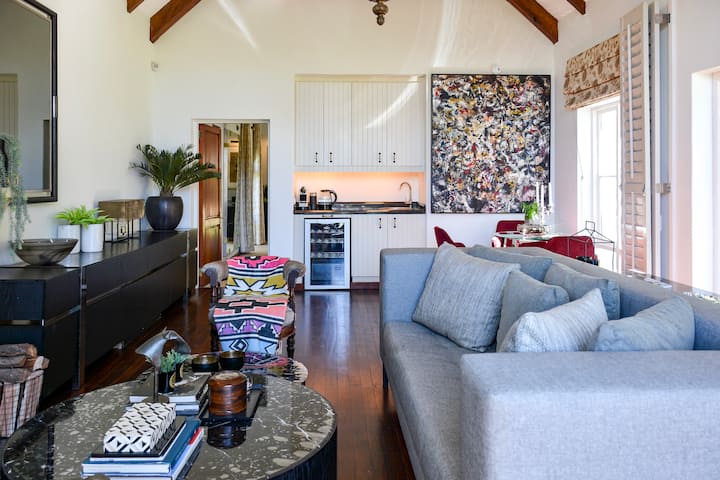 Romantic Rawdons Cottage | Fireplace & Views - Nottingham Road