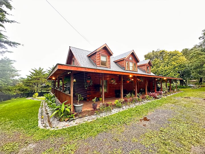 Wooden cabin in the Boquete mountains