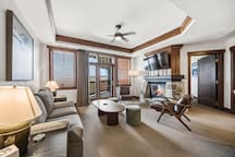 One Ski Hill 8402 Peak 8 Luxury Ski In Ski Out Condo Suite with Resort Amenities