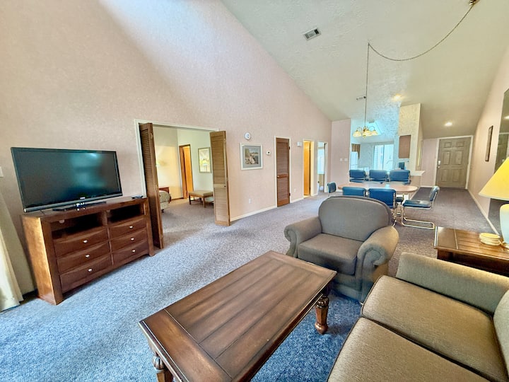 2br Condo Near Lake Conroe | King Bed & Balcony - Conroe, TX