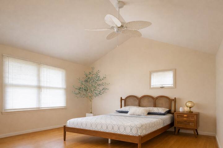 Bedroom #2: King Bed