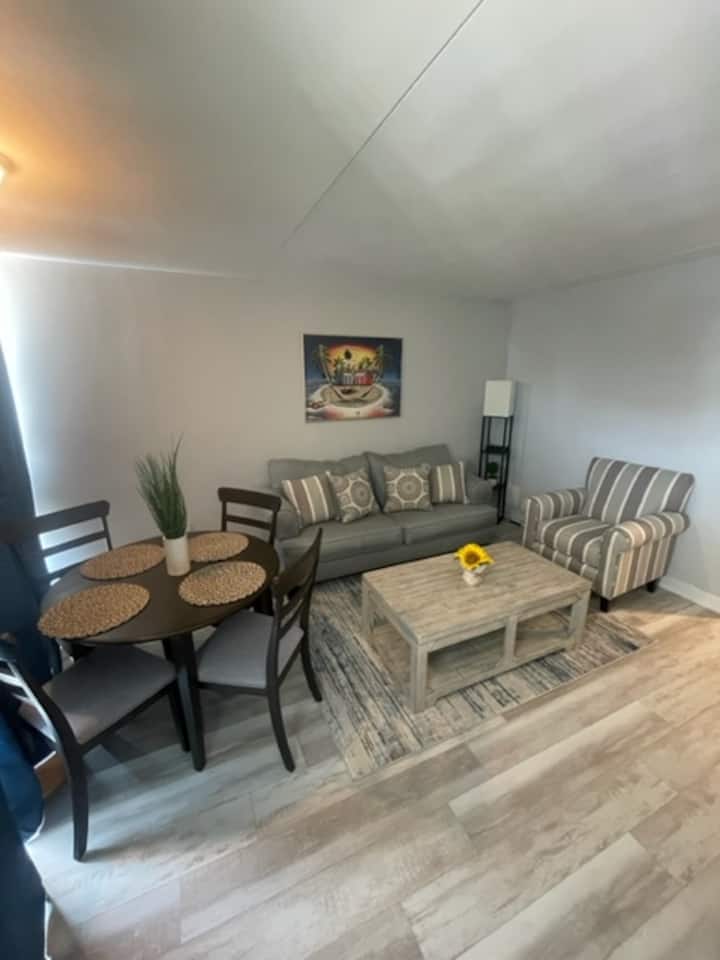 2 Blocks To Beach & Boardwalk - Pool & Parking - Wildwood, NJ