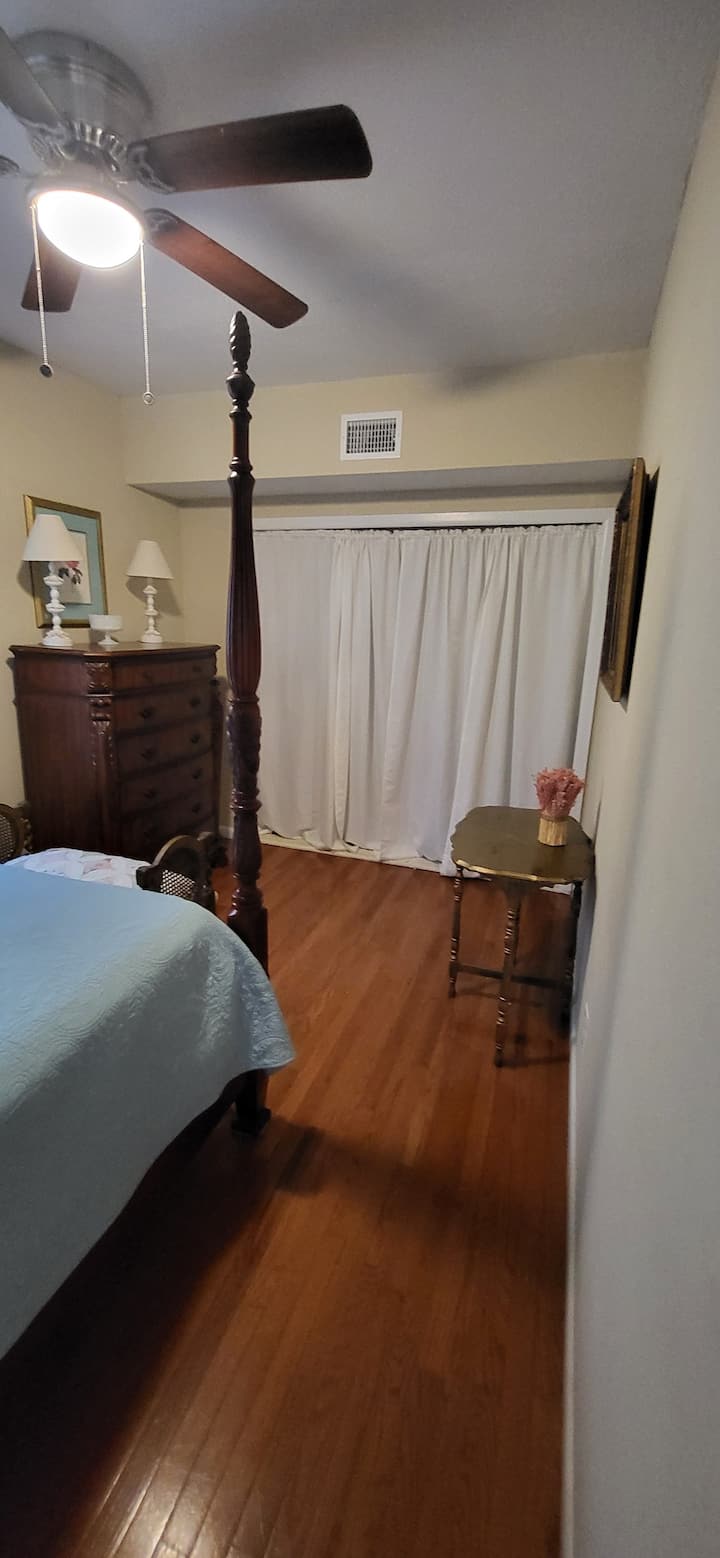 חדר שינה קווין.