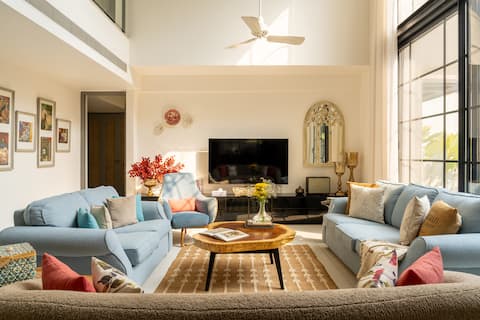 Lindsay Manor | Santo Sovrano | 4BHK | Heated Pool