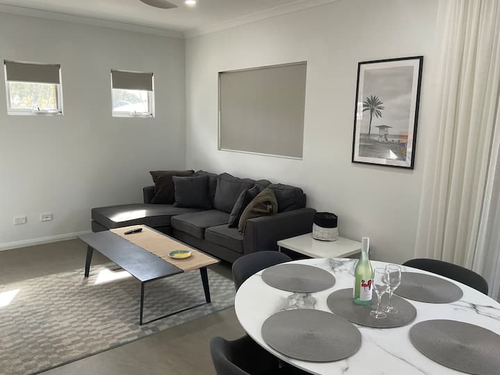 “Sands Villa” Exmouth. Modern One Bedroom Retreat. - Exmouth