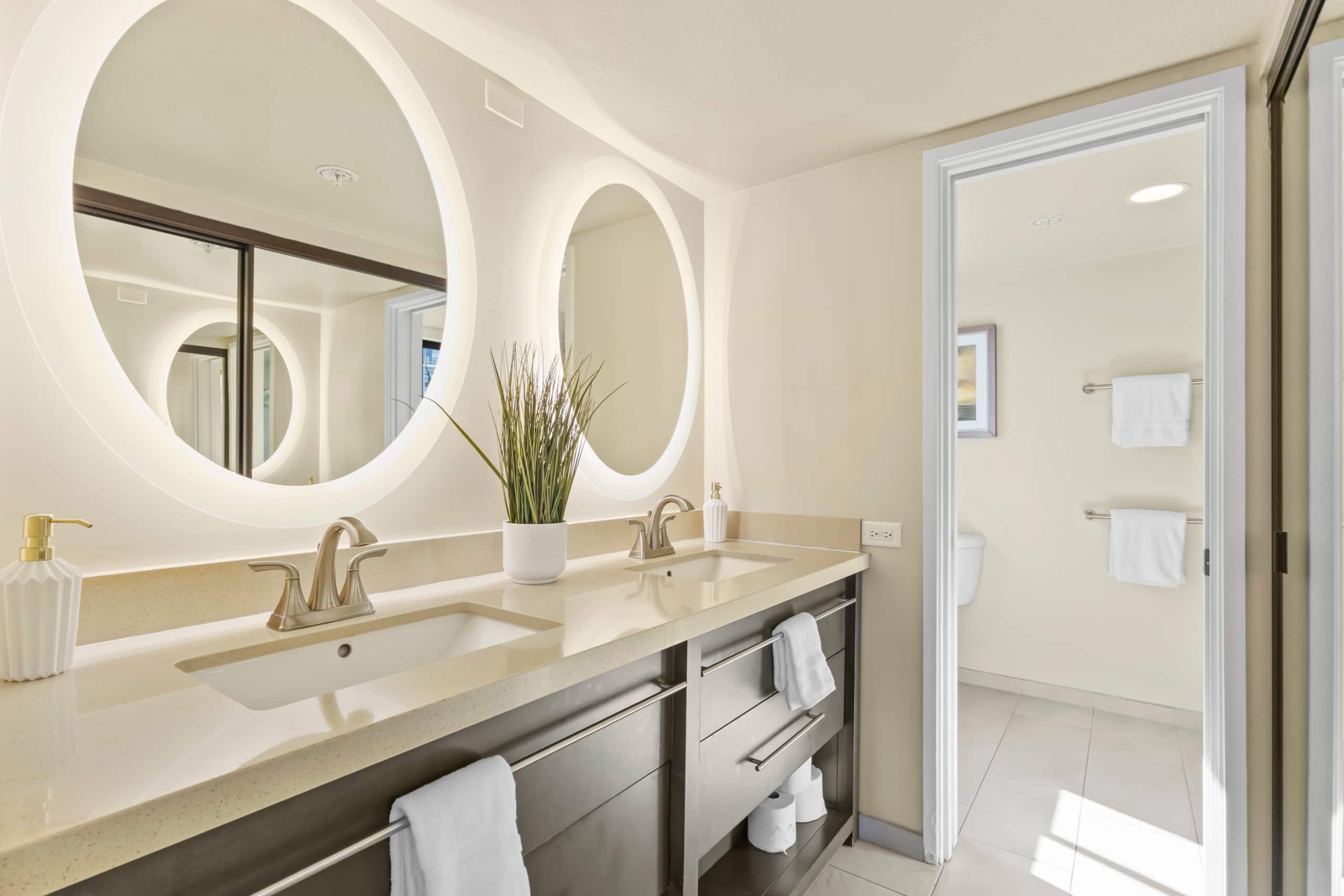 Condo in Honolulu · ★5.0 · 2 bedrooms · 5 beds · 2 private baths - Image 16