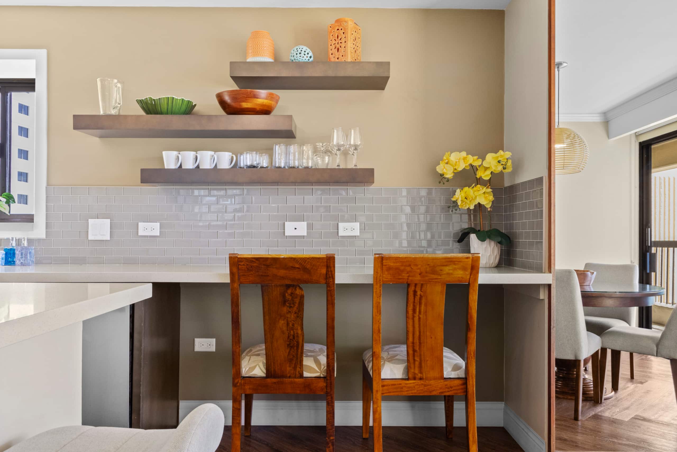 Condo in Honolulu · ★5.0 · 2 bedrooms · 5 beds · 2 private baths - Image 12