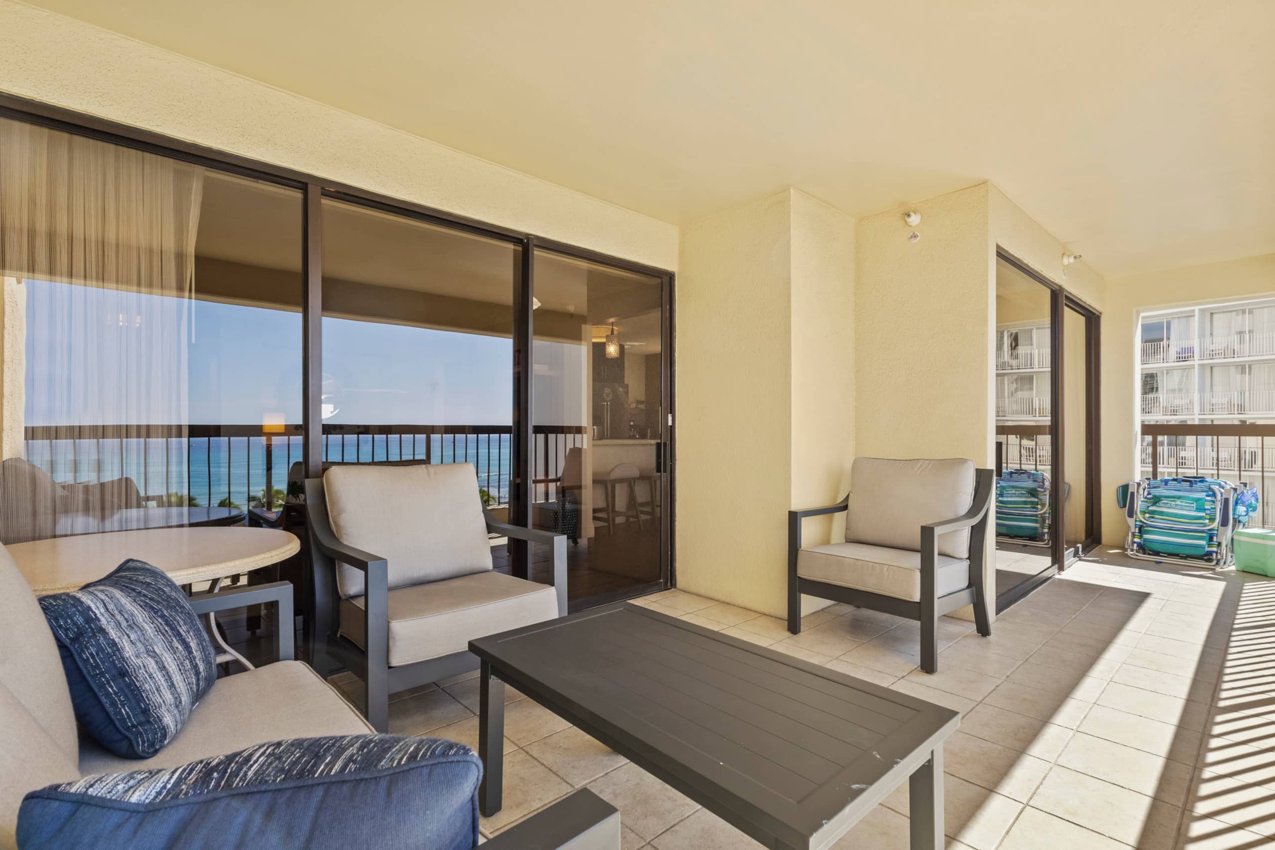 Condo in Honolulu · ★5.0 · 2 bedrooms · 5 beds · 2 private baths - Image 25
