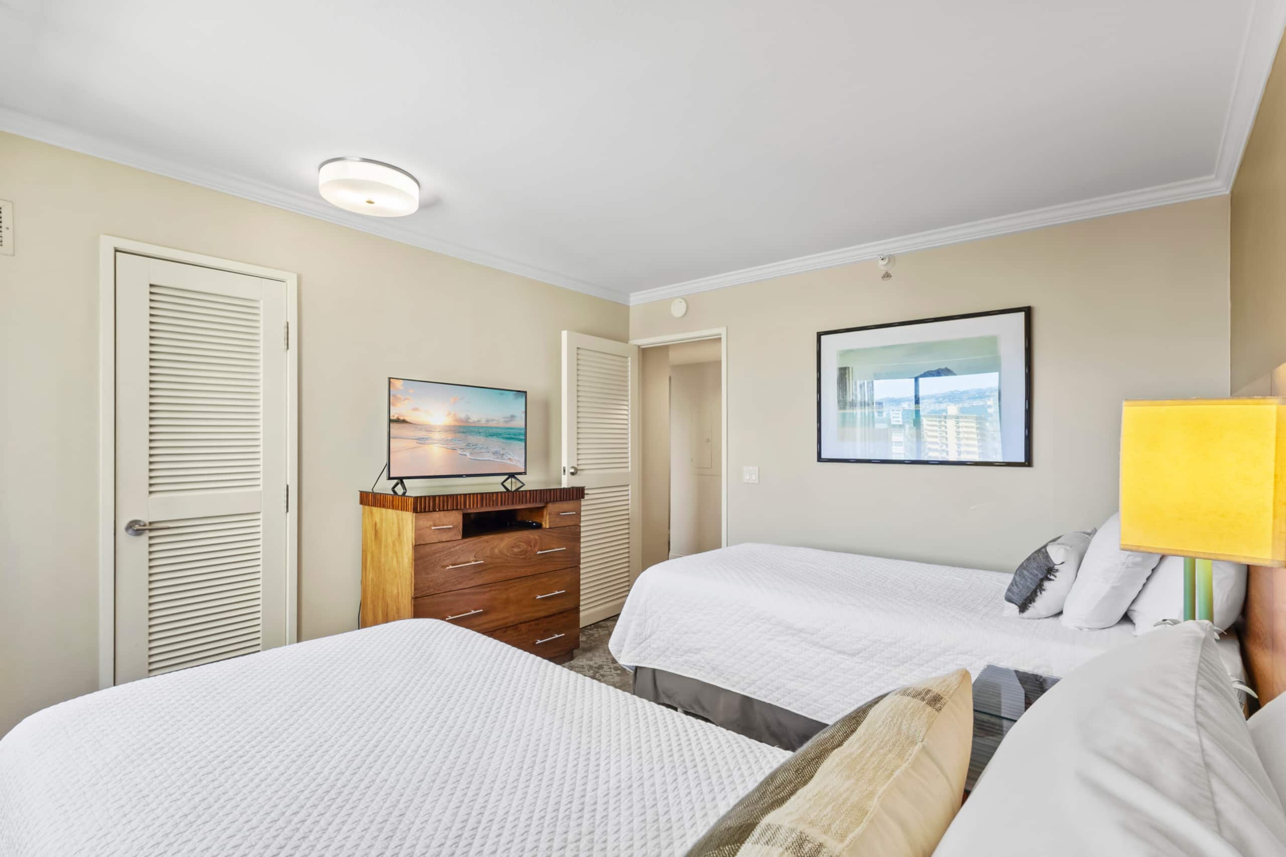 Condo in Honolulu · ★5.0 · 2 bedrooms · 5 beds · 2 private baths - Image 19