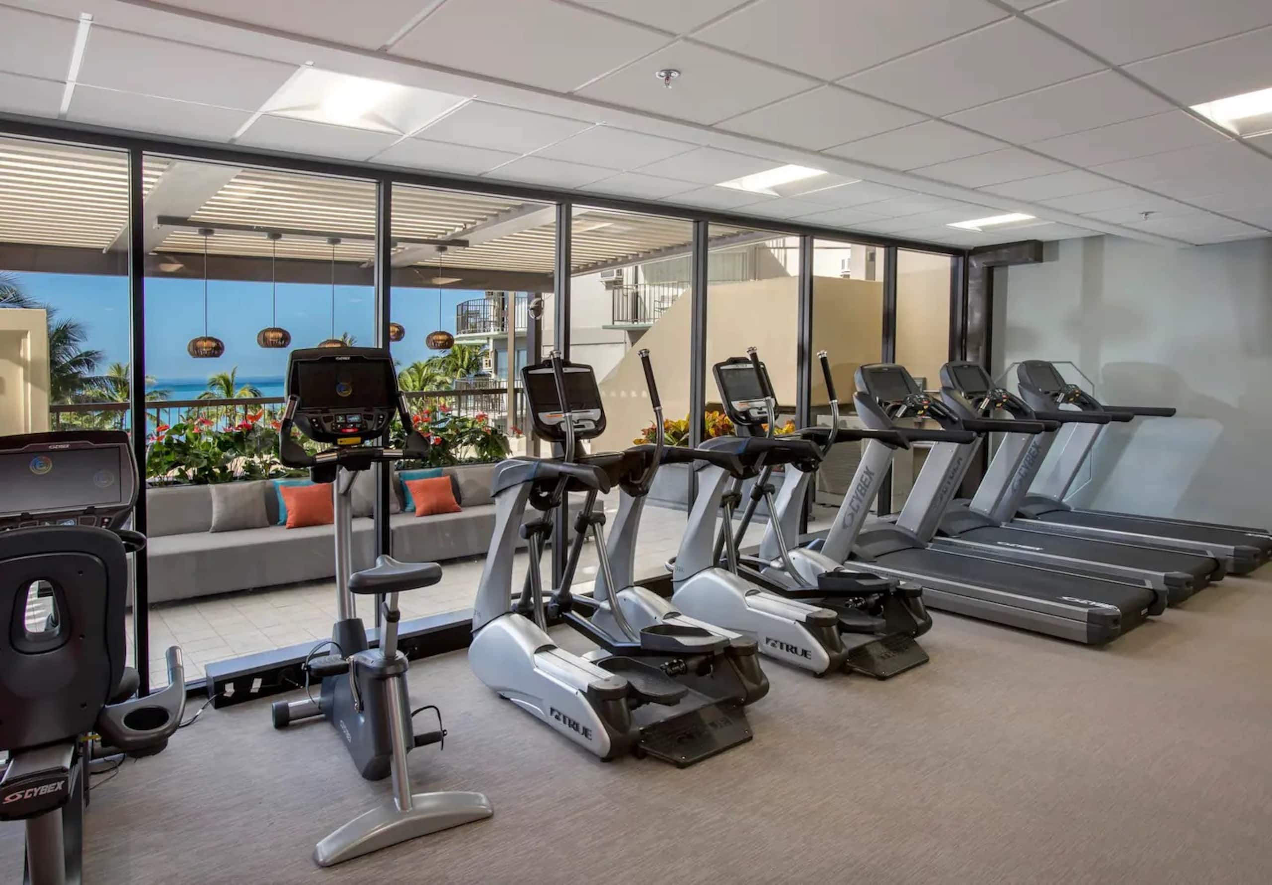 Condo in Honolulu · ★5.0 · 2 bedrooms · 5 beds · 2 private baths - Image 43