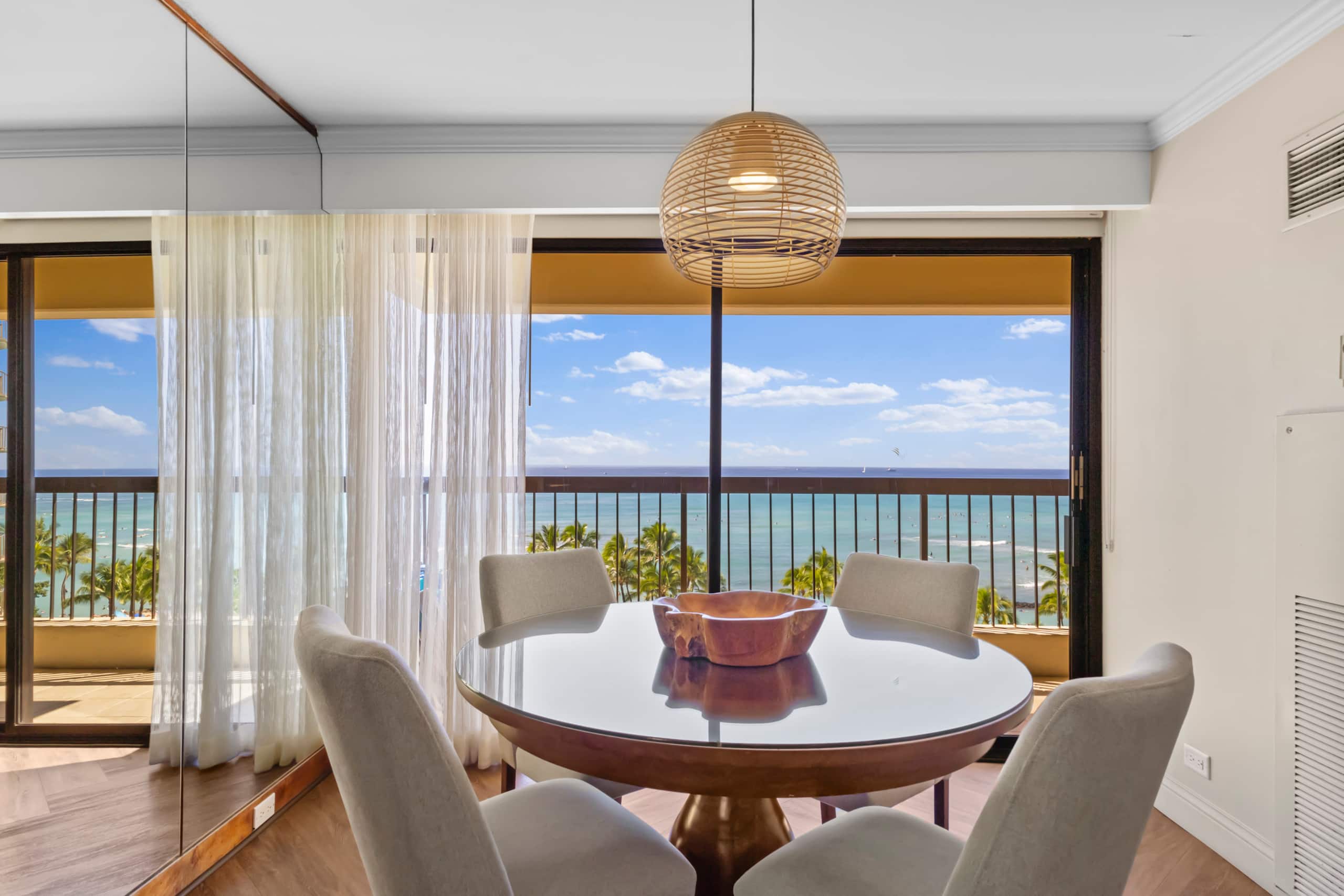 Condo in Honolulu · ★5.0 · 2 bedrooms · 5 beds · 2 private baths - Image 13