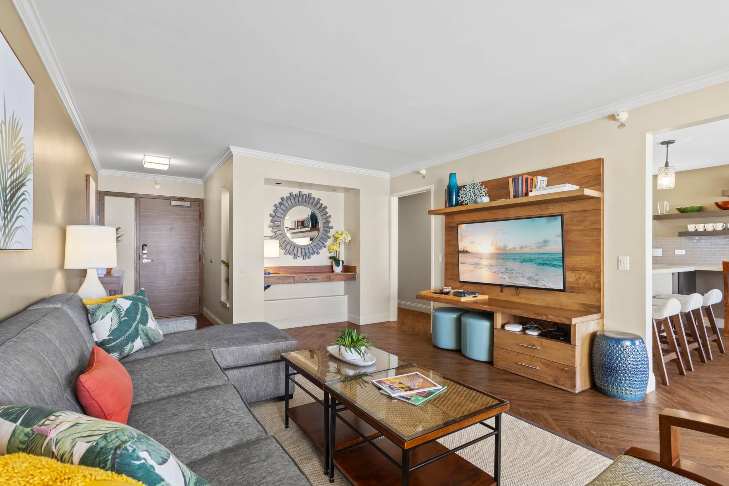 Condo in Honolulu · ★5.0 · 2 bedrooms · 5 beds · 2 private baths - Image 7