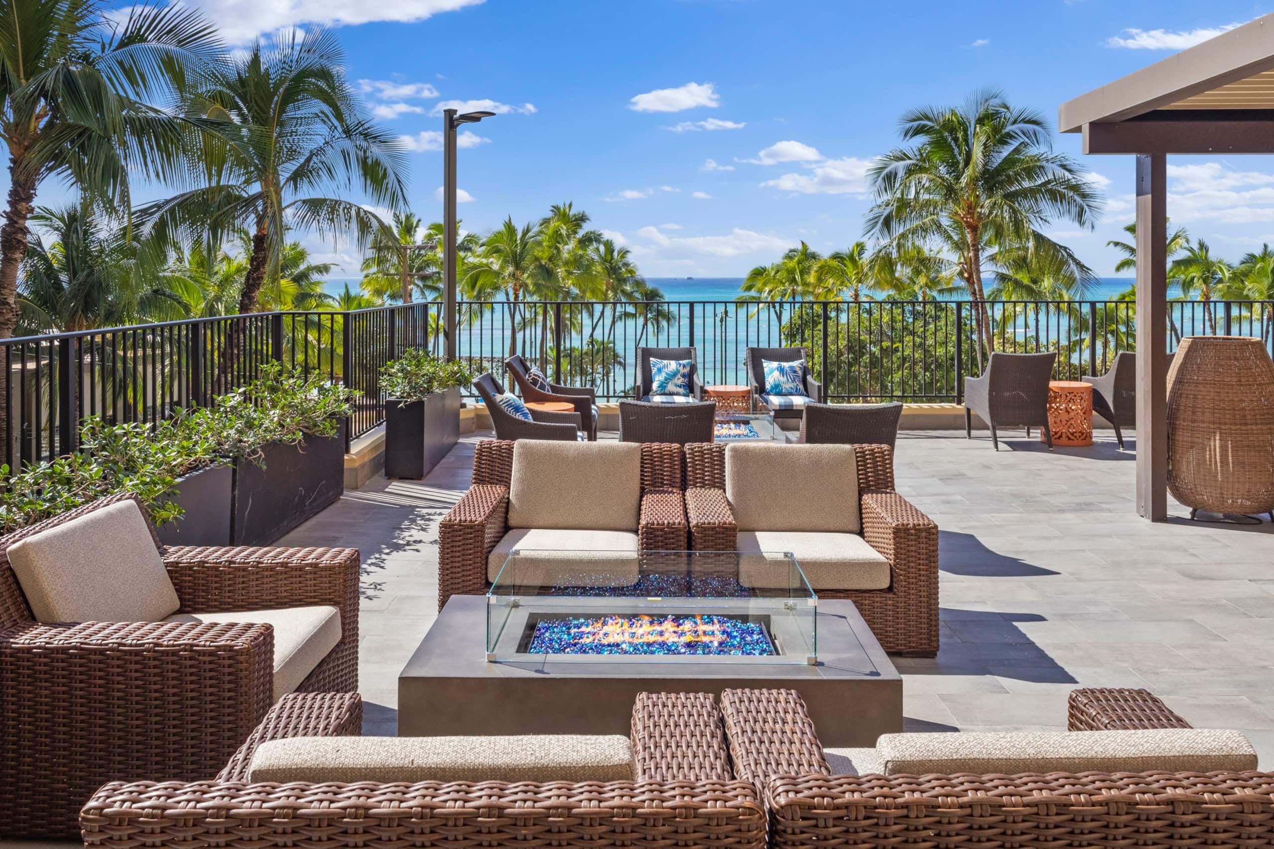Condo in Honolulu · ★5.0 · 2 bedrooms · 5 beds · 2 private baths - Image 37