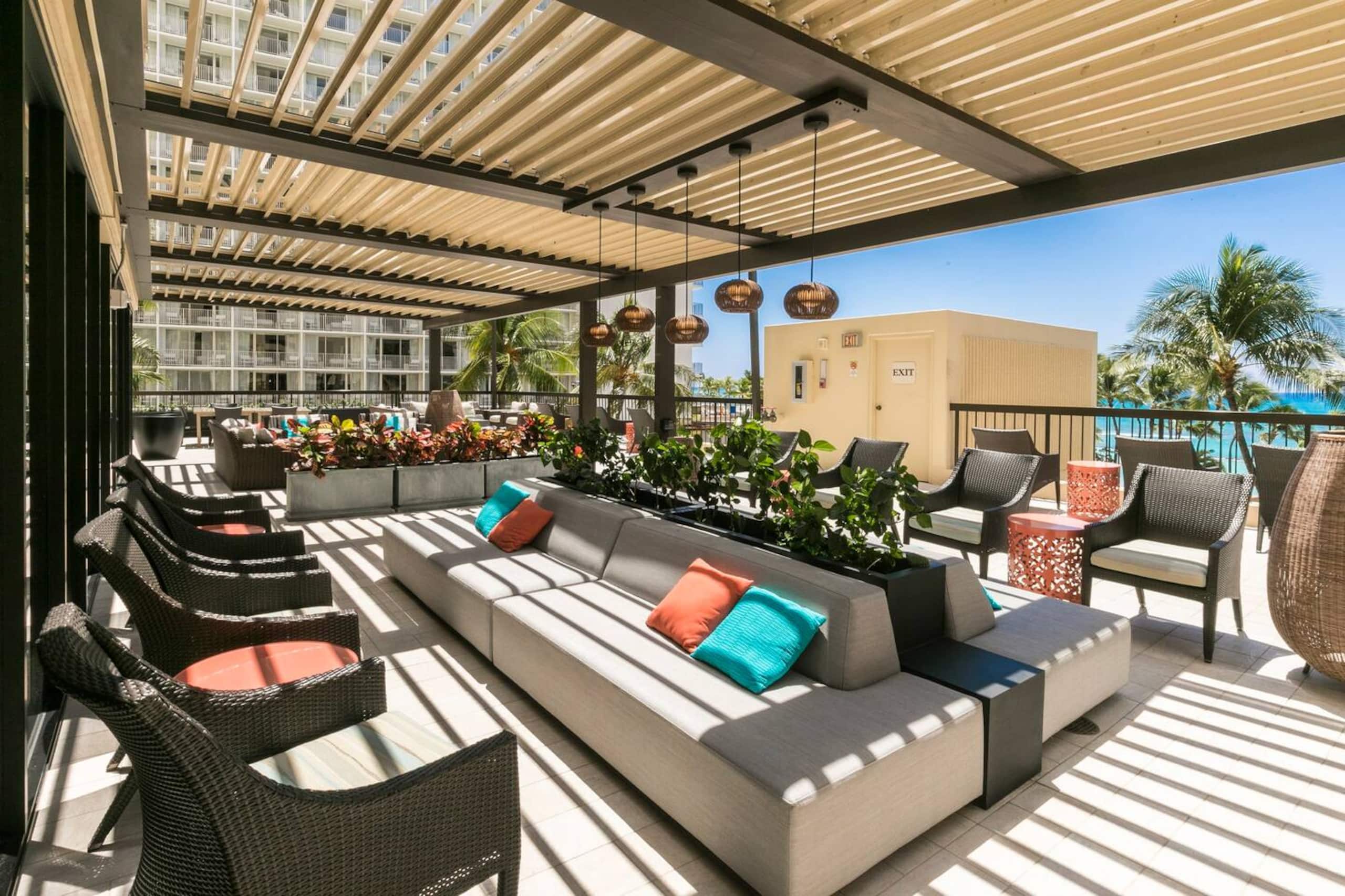 Condo in Honolulu · ★5.0 · 2 bedrooms · 5 beds · 2 private baths - Image 35