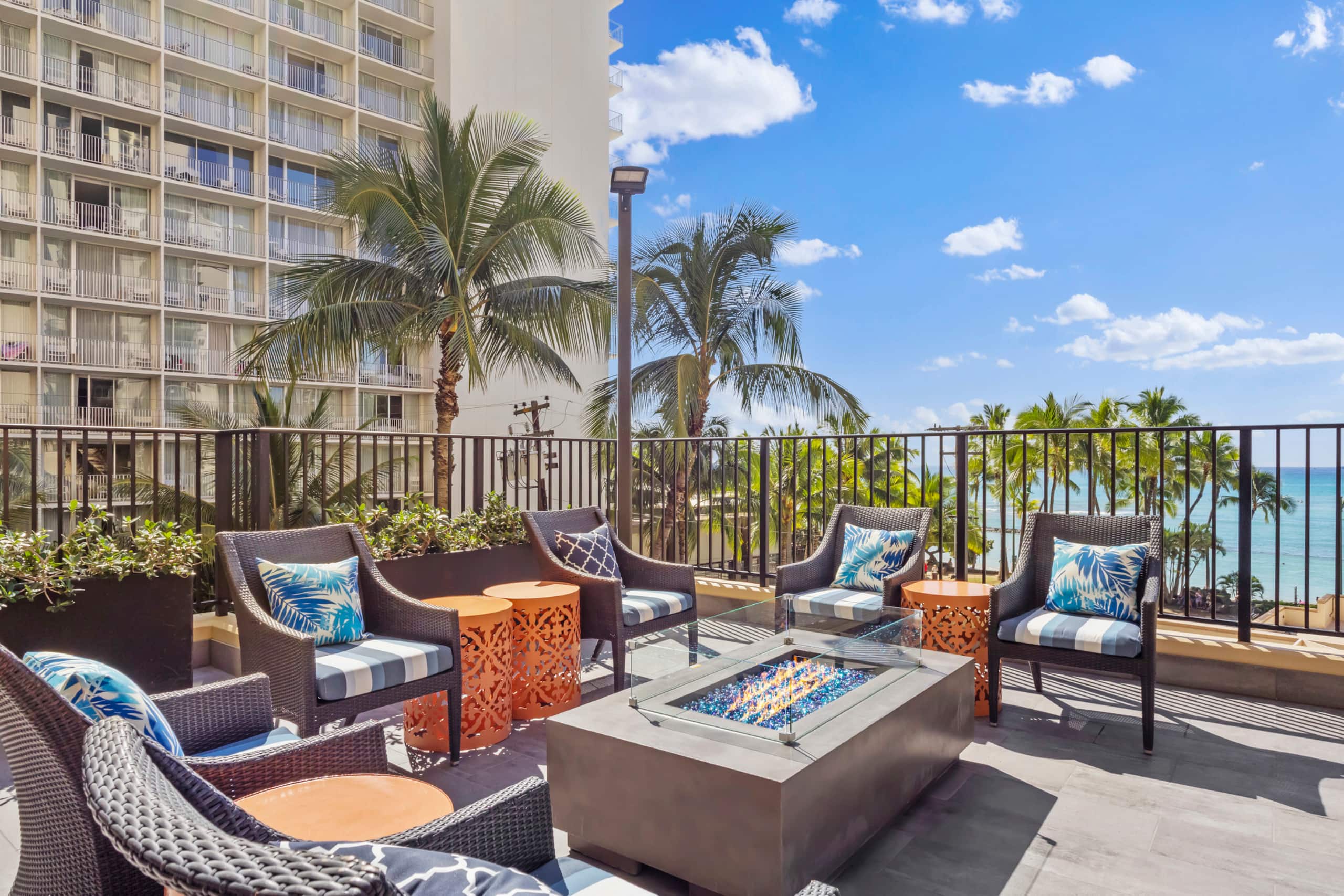 Condo in Honolulu · ★5.0 · 2 bedrooms · 5 beds · 2 private baths - Image 36