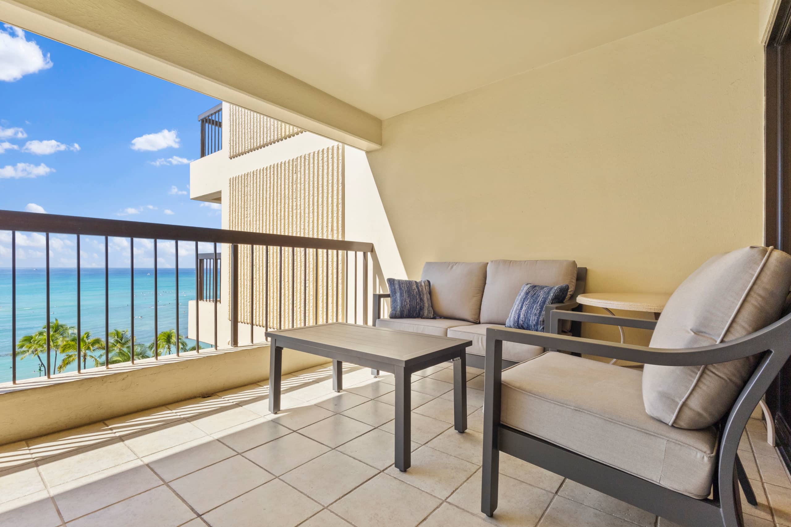 Condo in Honolulu · ★5.0 · 2 bedrooms · 5 beds · 2 private baths - Image 24