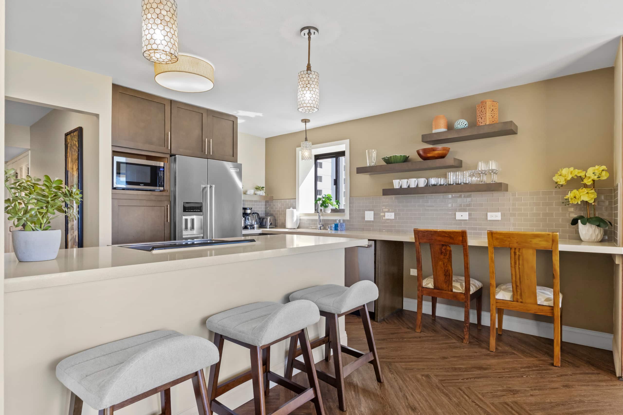 Condo in Honolulu · ★5.0 · 2 bedrooms · 5 beds · 2 private baths - Image 9