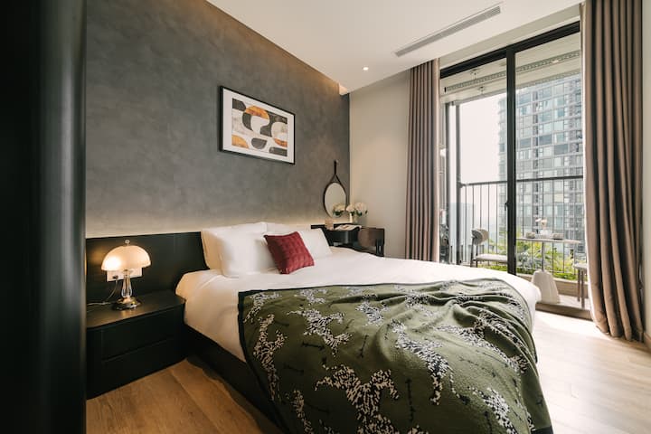 Second bedroom with balcony access – skyline, pool & Swan Lake views.
