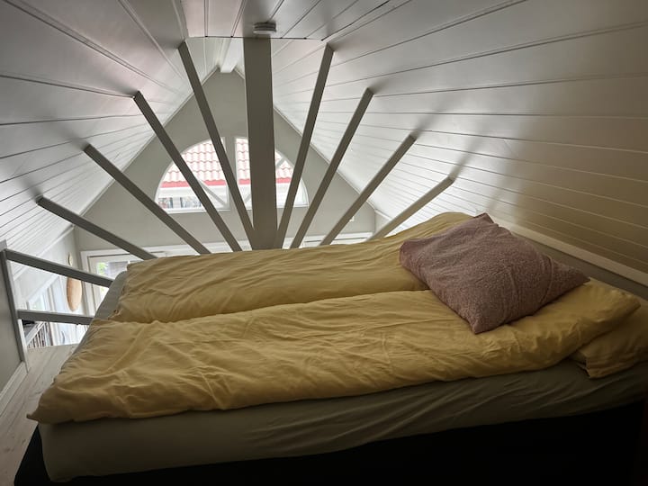 Comfortabelt dobbelseng (150 bred). 