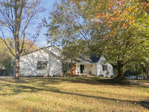 Spacious 3BR Retreat | Heated Pool | Chefs Kitchen