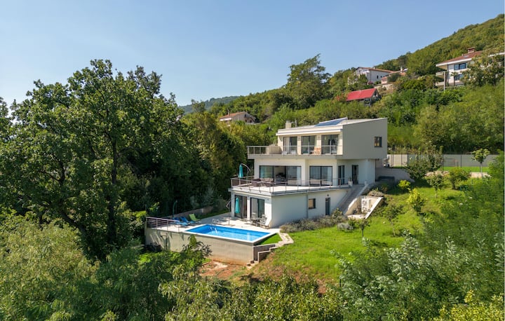 Beautiful Home In Opatija - Opatija