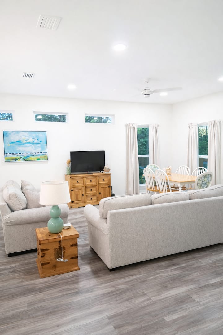 Cottage By The Cove - Walk To Beach & Epic Fishing - Dauphin Island, AL