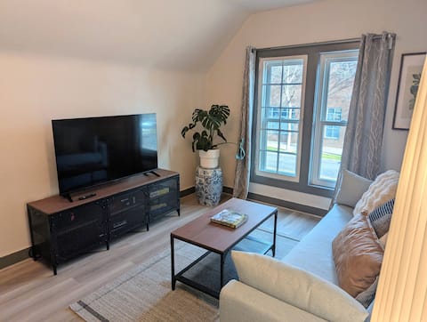 Top Airbnb: The Green House, RiNo | Queen Bed, Kitchenette in Cole