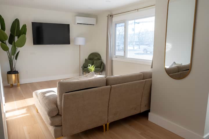 Cozy Modern Retreat In Moncton | Near Downtown - Moncton