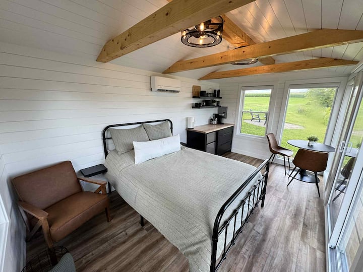 Lakeside Tiny House Farm Retreat - Illinois