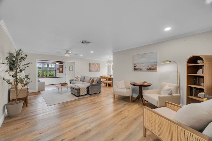 Coastal Oasis Getaway With Pool - Stuart, FL