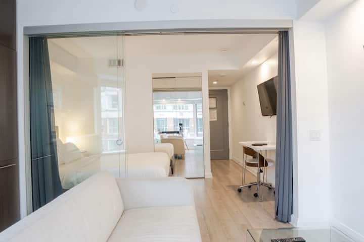 Sophisticated Yorkville Suite - Toronto