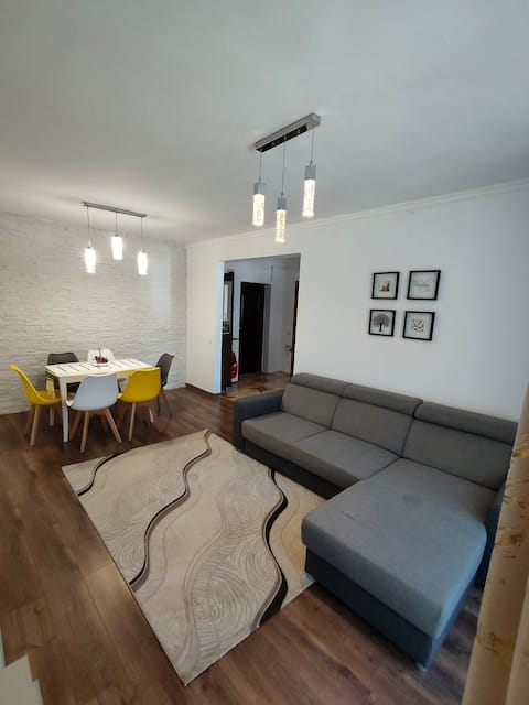 Popular Airbnb listing: 2-room apartment in Florești