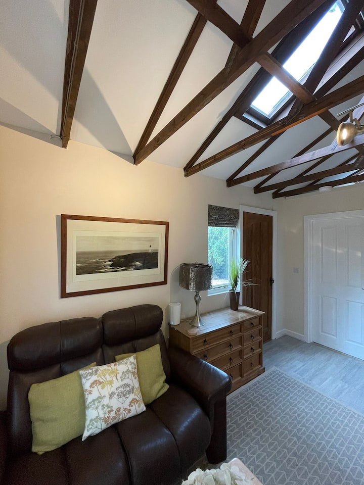 Woodland Cabin | Cotswold Way | Logs & Dogs! - Cheltenham